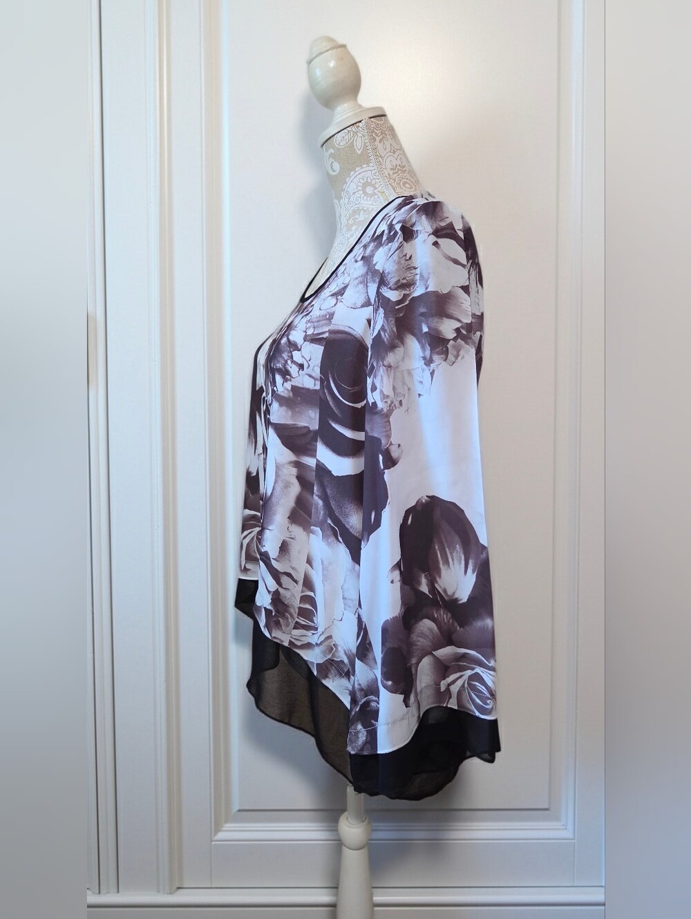 One World Floral Black White Chiffon Boho Blouse Size M